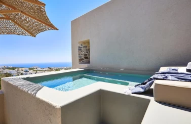 Junior suite with sea view and jetted tub